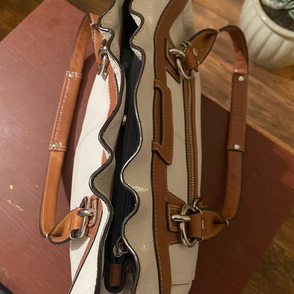 Coach - Picture 9 of 16